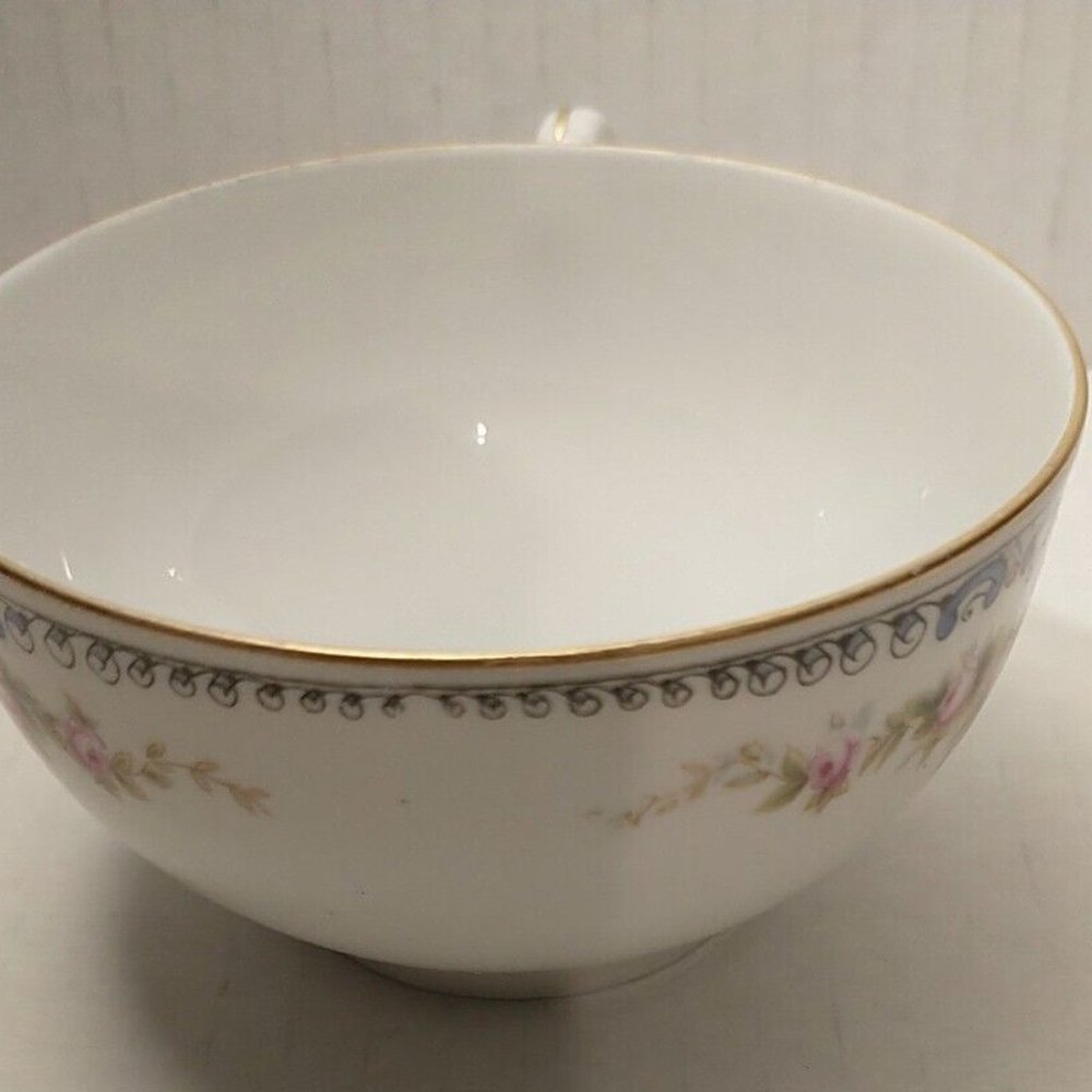 Vintage PAUL MÜLLER SELB BAVARIA Tea Cups Gold Trim Floral Pattern SET O…